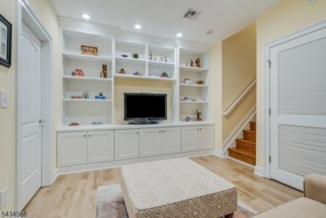 8 West Court Westfield NJ 07090