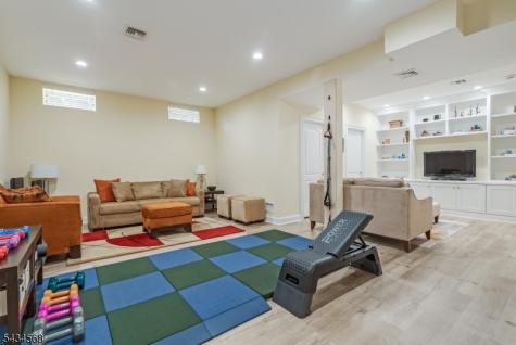 8 West Court Westfield NJ 07090