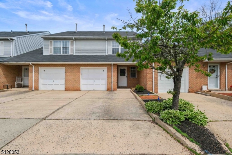 7 Lee Court Lebanon NJ 08833
