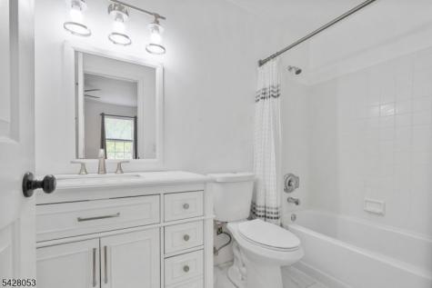7 Lee Court Lebanon NJ 08833