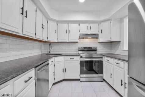 7 Lee Court Lebanon NJ 08833