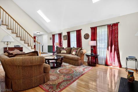 15 Hampton Court Bernards NJ 07920