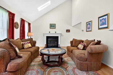 15 Hampton Court Bernards NJ 07920