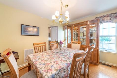 11 Burnham Drive Pequannock NJ 07444