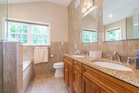 11 Burnham Drive Pequannock NJ 07444