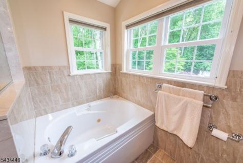 11 Burnham Drive Pequannock NJ 07444