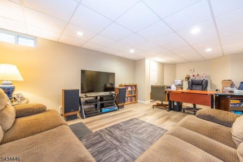 11 Burnham Drive Pequannock NJ 07444