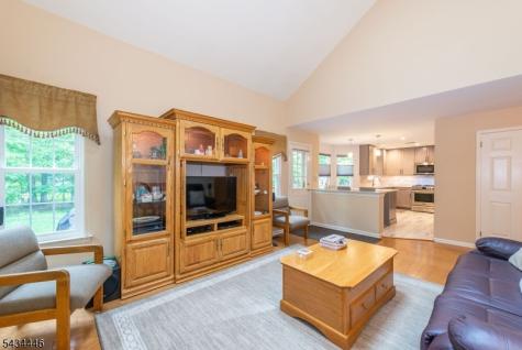 11 Burnham Drive Pequannock NJ 07444