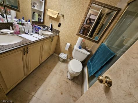 1527 Harmon Cove Tower Secaucus NJ 07094
