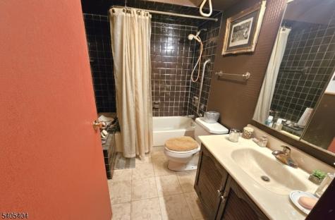1527 Harmon Cove Tower Secaucus NJ 07094