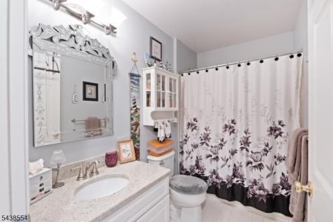 18 Kentworth Court Raritan NJ 08822