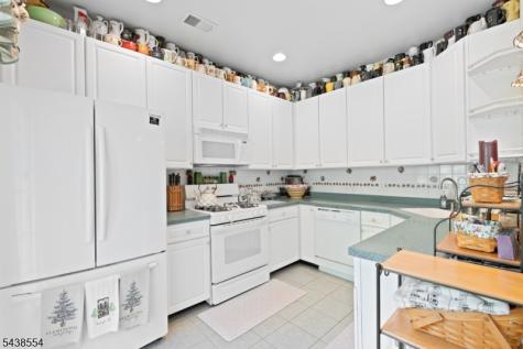 18 Kentworth Court Raritan NJ 08822