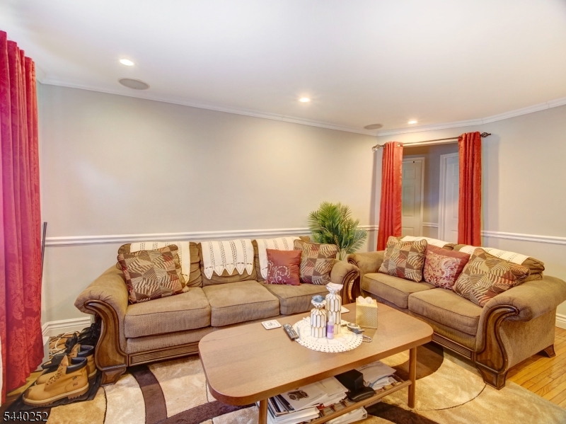 20 A Carolyn Terrace Roselle NJ 07203