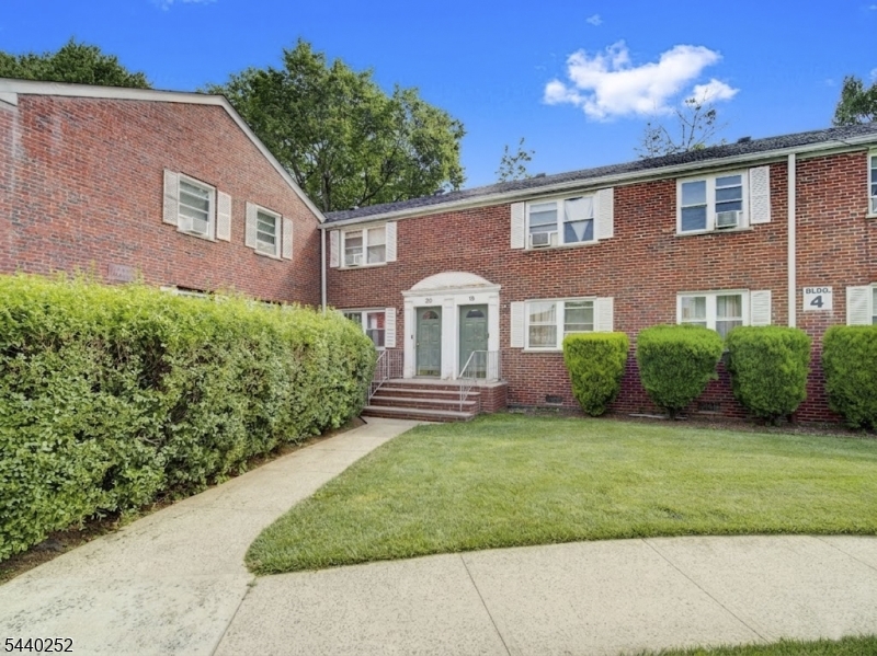 20 A Carolyn Terrace Roselle NJ 07203