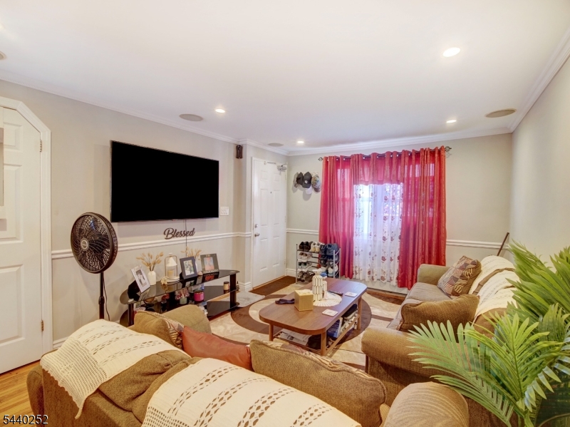 20 A Carolyn Terrace Roselle NJ 07203