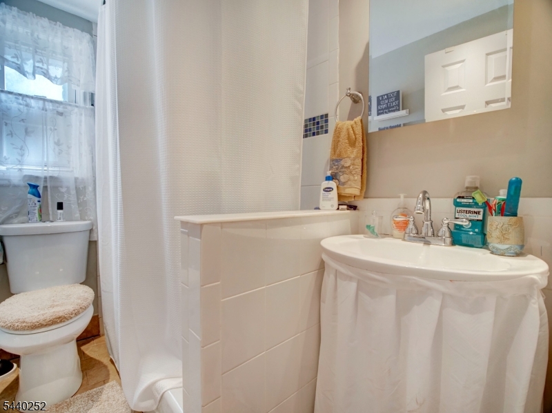 20 A Carolyn Terrace Roselle NJ 07203