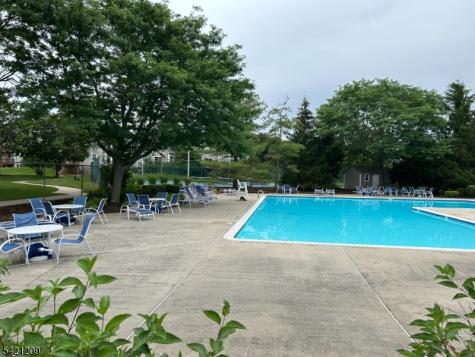 89 Violet Court Readington NJ 08889