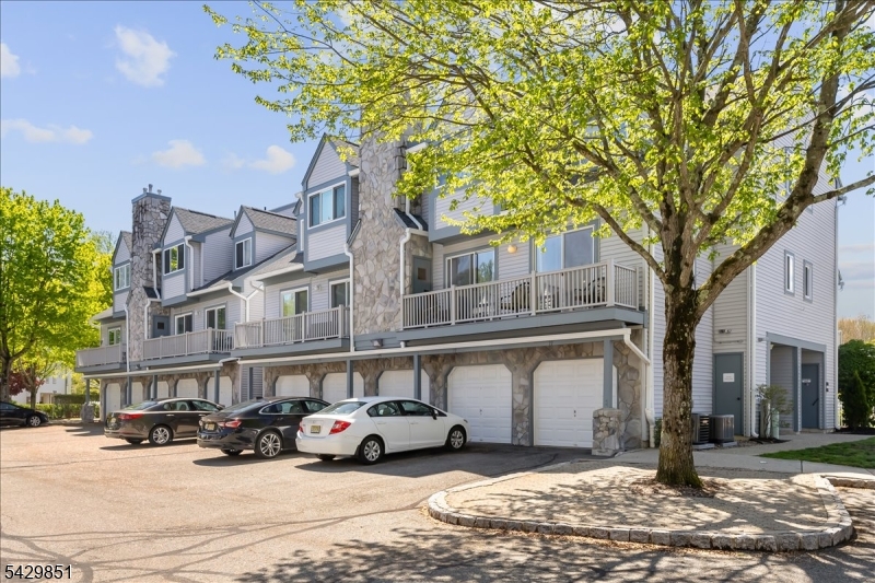 15 Garden Court Roxbury NJ 07876