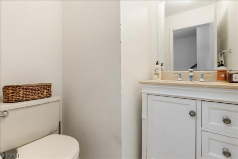 15 Garden Court Roxbury NJ 07876