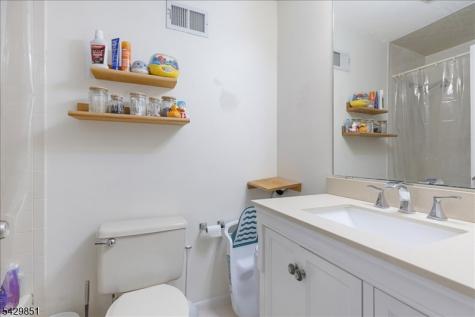 15 Garden Court Roxbury NJ 07876