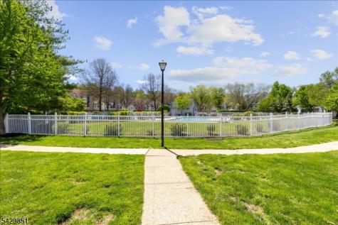 15 Garden Court Roxbury NJ 07876