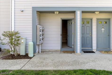 15 Garden Court Roxbury NJ 07876