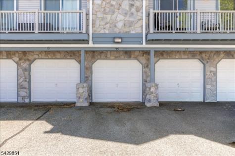 15 Garden Court Roxbury NJ 07876