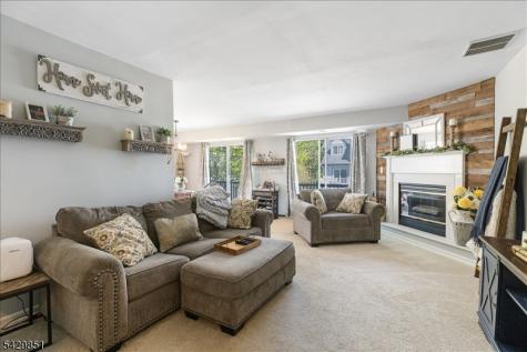 15 Garden Court Roxbury NJ 07876