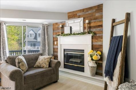 15 Garden Court Roxbury NJ 07876