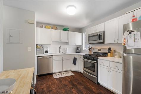 15 Garden Court Roxbury NJ 07876