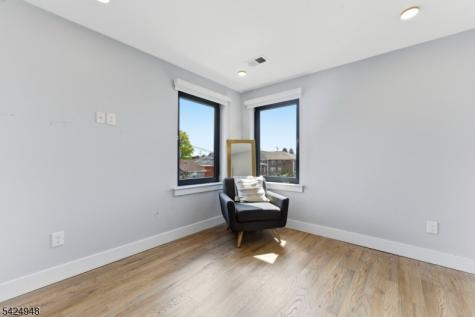 25 E 10th Street Linden NJ 07036