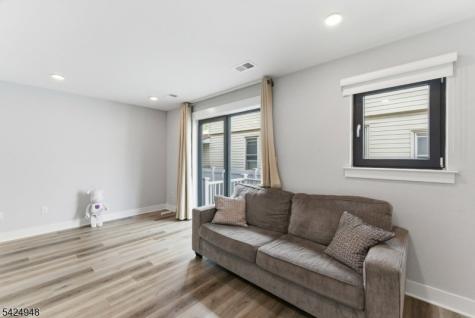 25 E 10th Street Linden NJ 07036