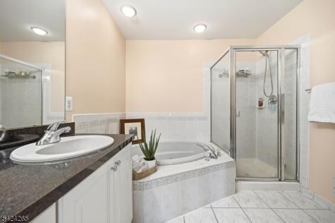424 Hartford Drive Nutley NJ 07110