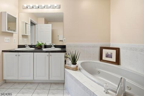 424 Hartford Drive Nutley NJ 07110