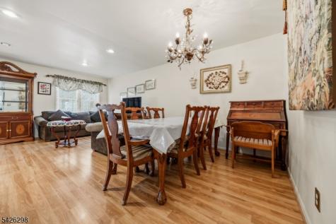 8 Tall Oaks Court Sayreville NJ 08859