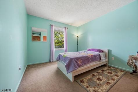 8 Tall Oaks Court Sayreville NJ 08859