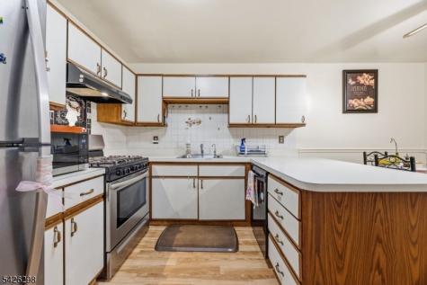 8 Tall Oaks Court Sayreville NJ 08859