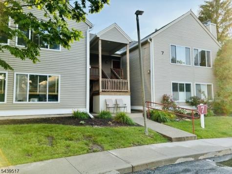 74 Falcon Ridge Way Hamburg NJ 07419