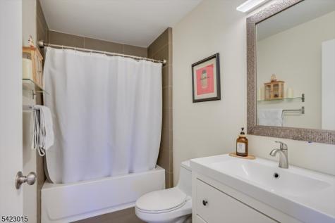 95 Sapphire Lane Franklin NJ 08823
