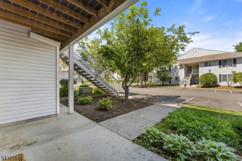 39 Larkspur Court Bedminster NJ 07921