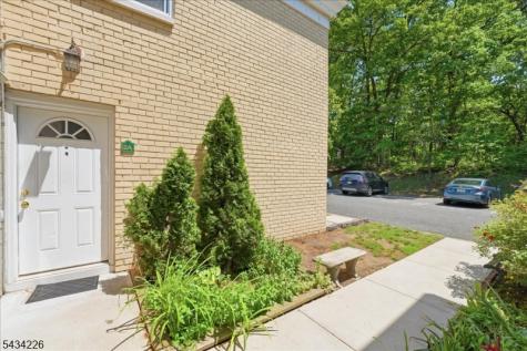 18 Lake Avenue East Brunswick NJ 08816