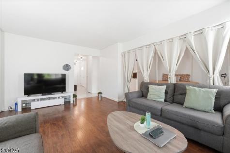 18 Lake Avenue East Brunswick NJ 08816