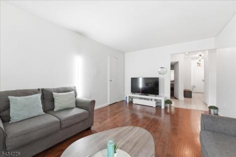 18 Lake Avenue East Brunswick NJ 08816