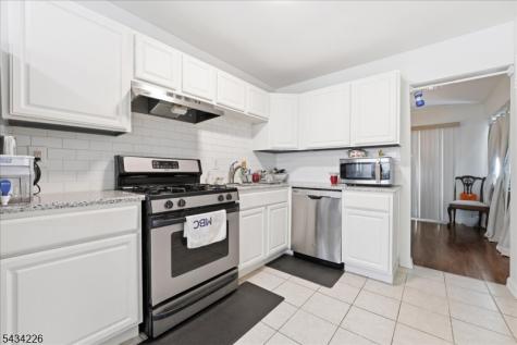 18 Lake Avenue East Brunswick NJ 08816