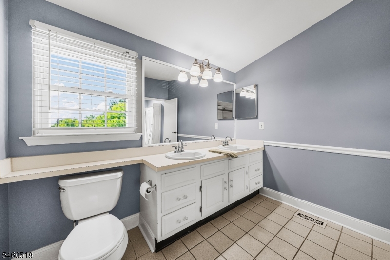 5 Evans Court Bedminster NJ 07921