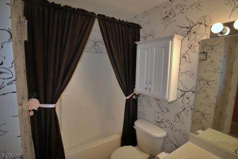 34 Chanda Court Clifton NJ 07012