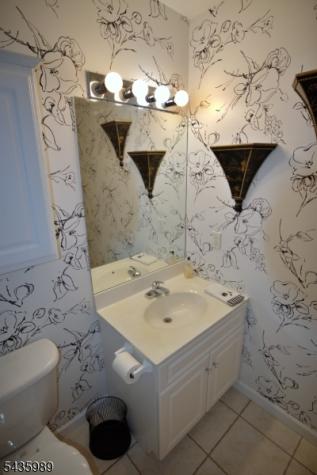 34 Chanda Court Clifton NJ 07012