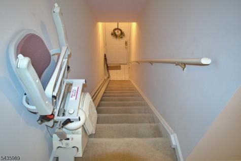 34 Chanda Court Clifton NJ 07012