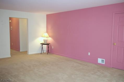 34 Chanda Court Clifton NJ 07012