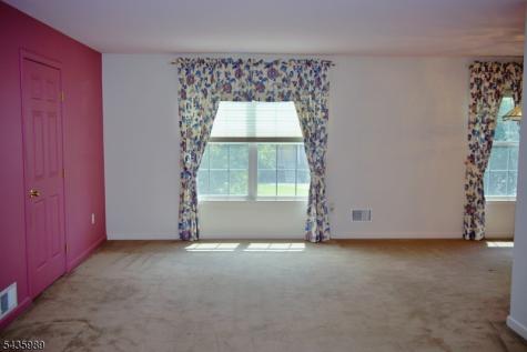 34 Chanda Court Clifton NJ 07012